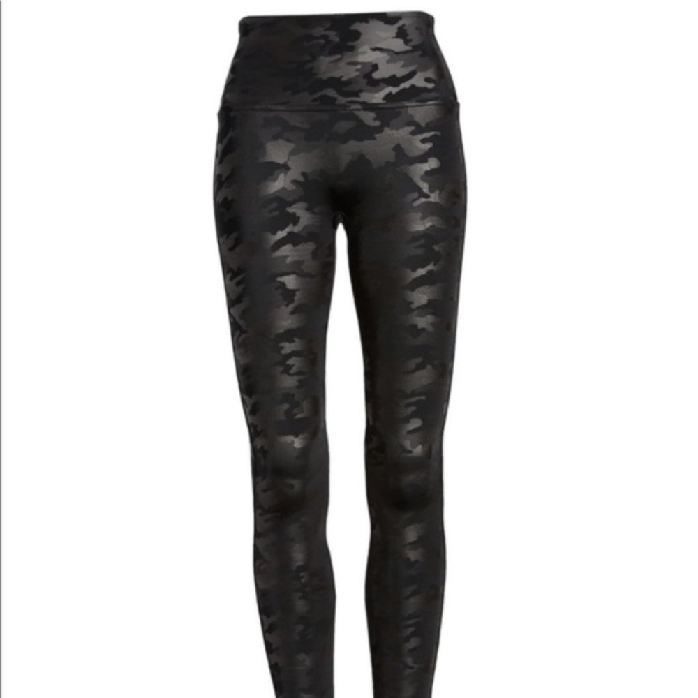 Spanx Faux Leather Camo Leggings Matte Black Sz S #20185R